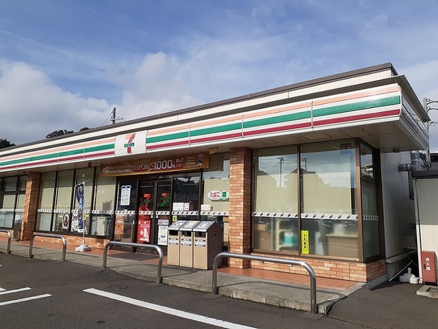 コンビニ　セブンイレブン山の寺１丁目店（コンビニ）まで750m