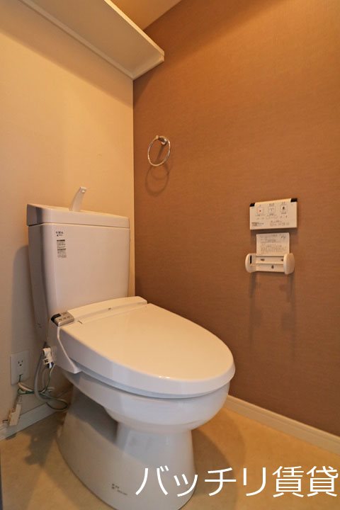 トイレ　画像は別号室タイプの為、現状を優先いたします