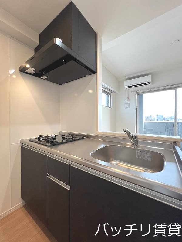 キッチン　画像は別号室の為、現状優先になります。