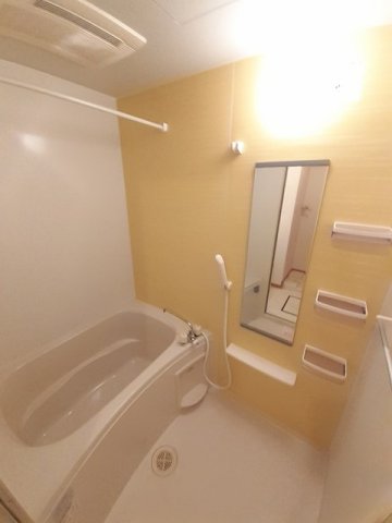 バス・シャワールーム　落ち着いた空間のお風呂です