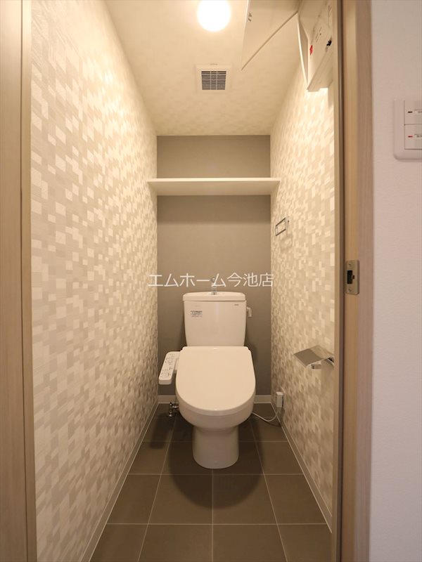 トイレ　温水洗浄便座付トイレ