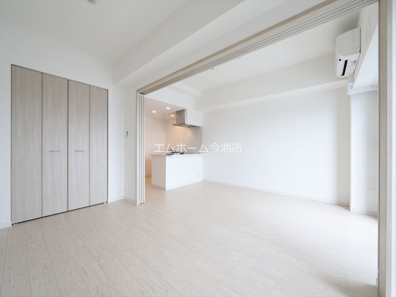 その他部屋・スペース　洋室6.0帖　エアコン付　換気良好　収納充実しています