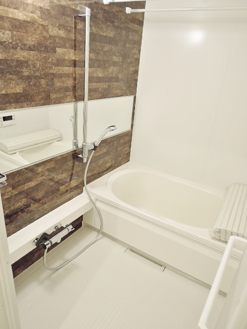 バス・シャワールーム　風呂蓋は設備ではありません