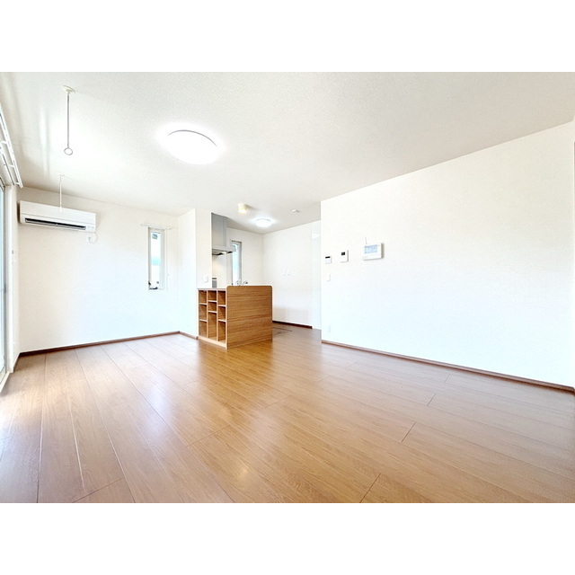 居室・リビング　広々１３．６帖のリビング☆