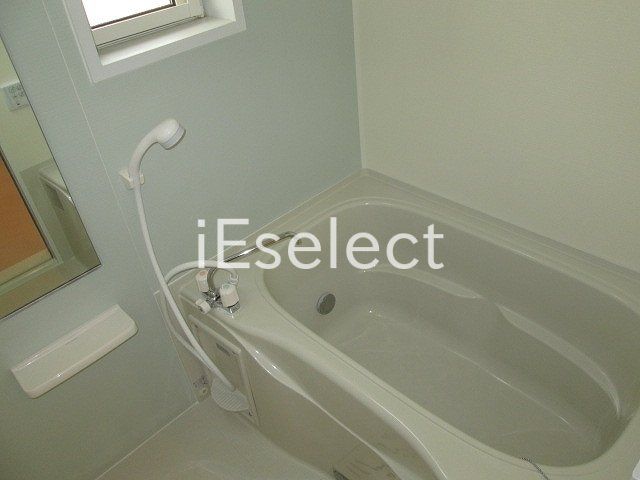 バス・シャワールーム　浴室乾燥機付きバスルームです