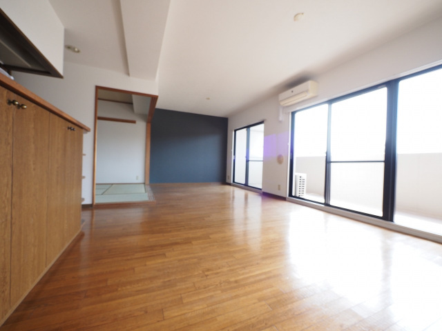 藤和ハイタウン戸坂壱番館の居間写真