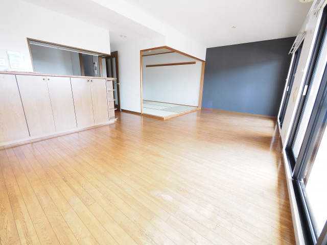藤和ハイタウン戸坂壱番館の居間写真