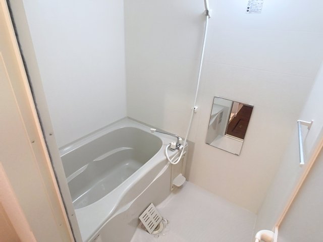 バス・シャワールーム　掲載写真は空室の別部屋を掲載しております。実際のお部屋と仕様