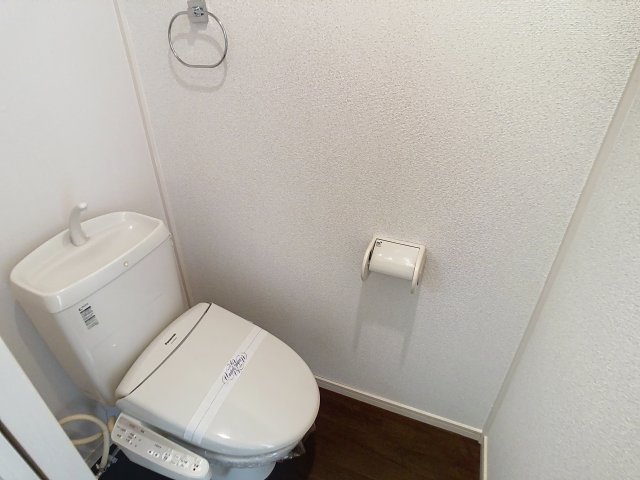 トイレ　掲載写真は空室の別部屋を掲載しております。実際のお部屋と仕様