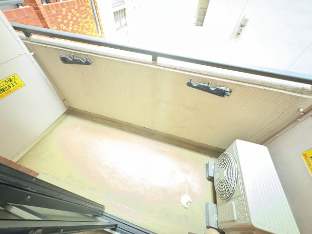 バルコニー　外からの目が気にならないバルコニーで洗濯物が干せます