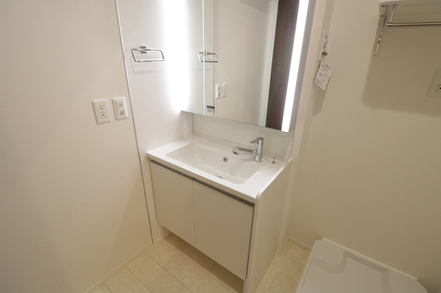 洗面設備　３０２・洗面所