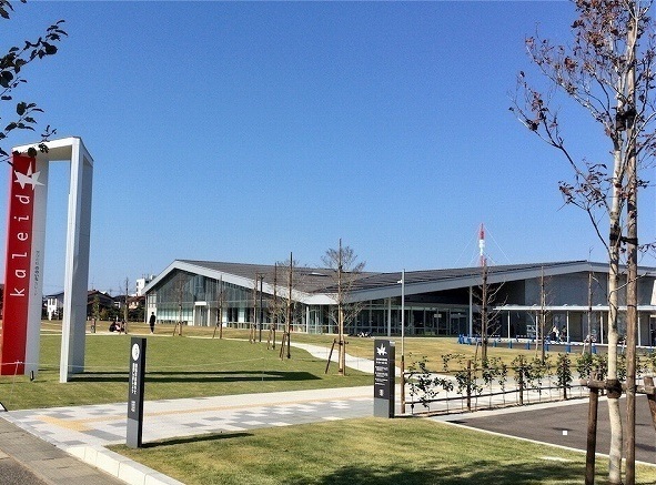 図書館　野々市市立図書館カレード（図書館）まで300m