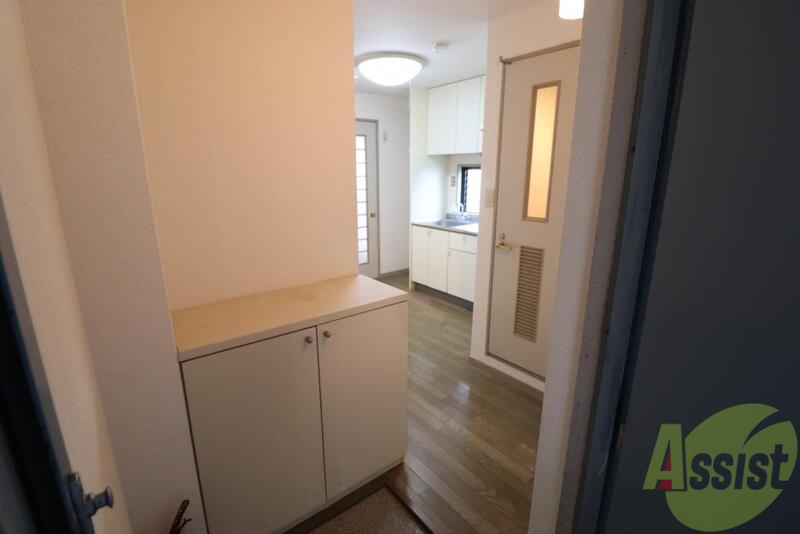 玄関　玄関にはシューズボックスがあり、すっきりと片付きますね