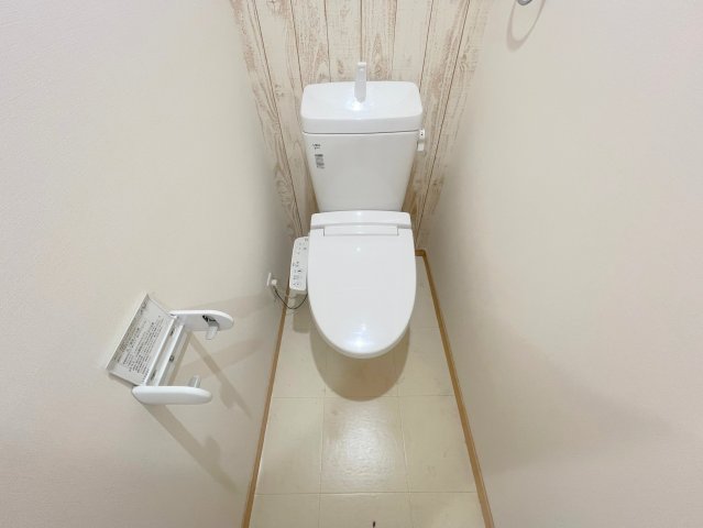 トイレ　綺麗なトイレにはウォシュレット標準装備です。
