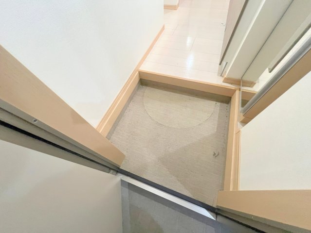 玄関　玄関が大きいと、とても解放感があります。