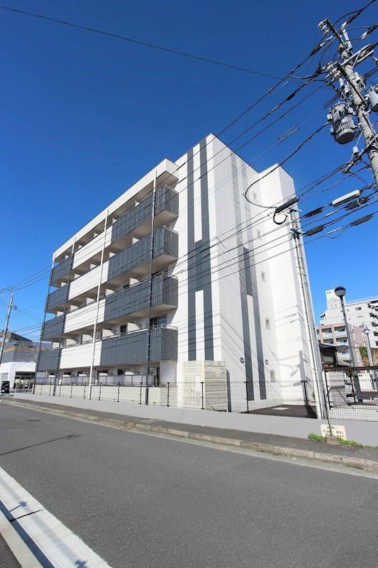 建物外観　サンリブまで徒歩2分と立地条件も優れております。