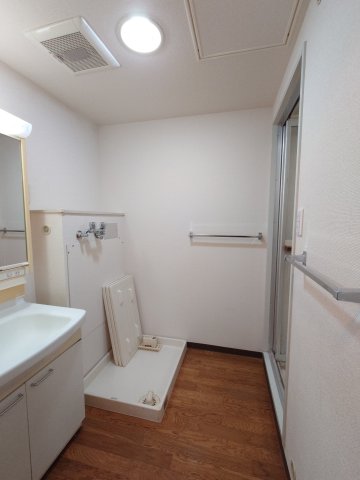 洗面設備　スペースが確保できる洗面所です