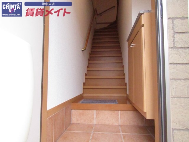 玄関　同物件別室画像