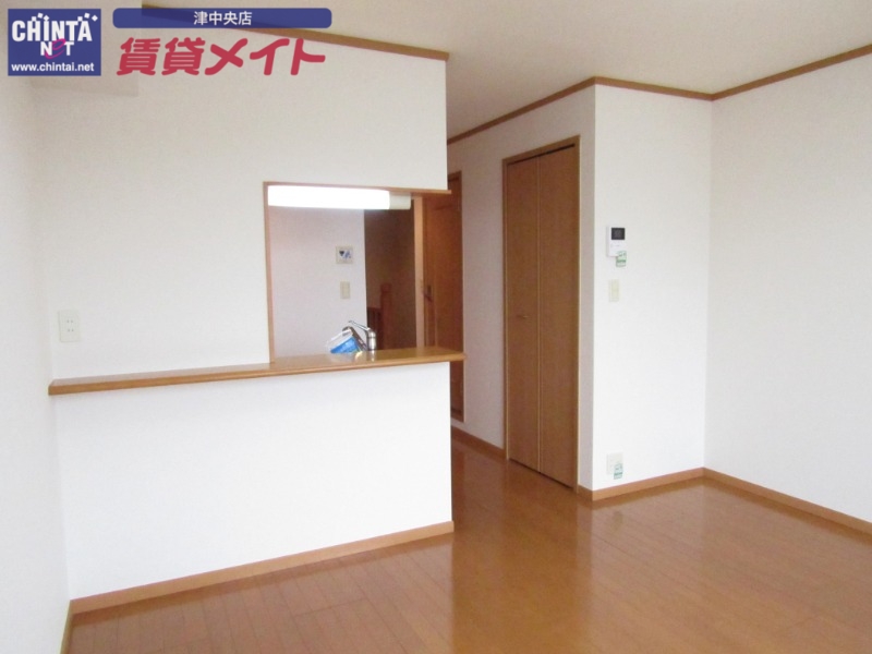 居室・リビング　同物件別室画像