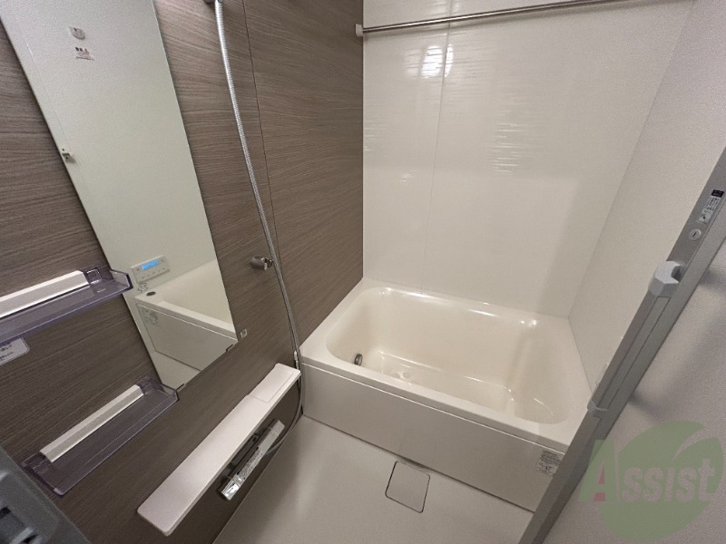 バス・シャワールーム　浴槽には追焚が付いています。一日の疲れがしっかり取れますね。