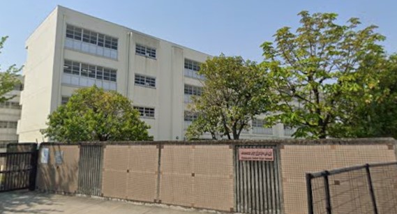 中学校　吹田市立片山中学校（中学校）まで762m