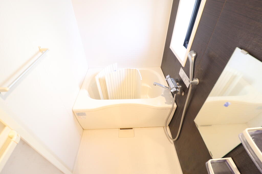 バス・シャワールーム　手元で浴槽の温度調整ができます♪