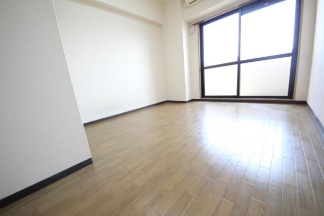 居室・リビング　こちらの居間で趣味の時間をお楽しみください