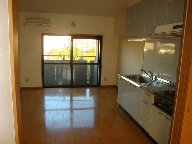 居室・リビング　写真は別のお部屋です。現況優先ください。