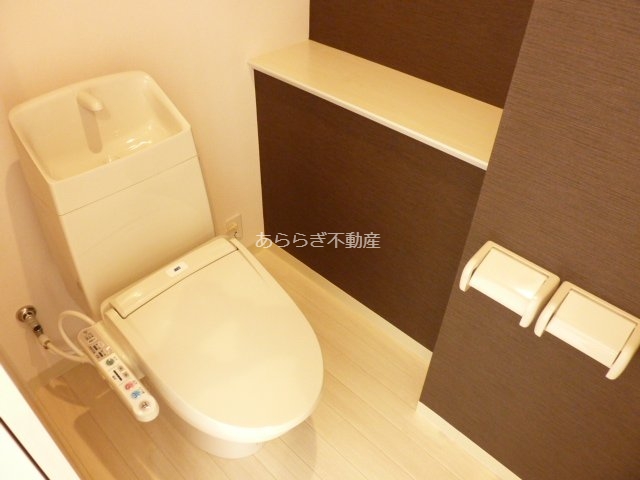 庭　シャワー付トイレ