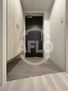 玄関　コンフォリア・リヴ京橋　玄関