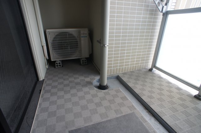 バルコニー　別号室のものです。現状優先になります。