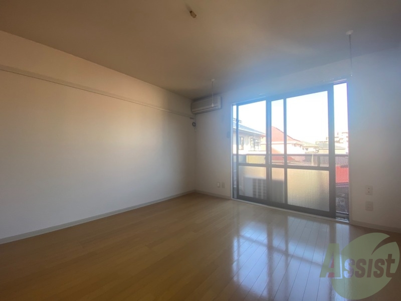 居室・リビング　８．４帖のリビングです。広々としていますね。