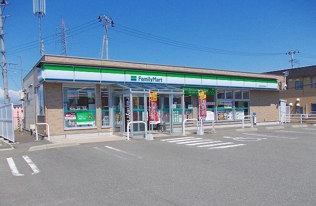 コンビニ　ファミリーマート秋田能代明治町（コンビニ）まで700m