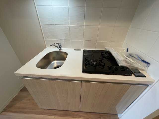 キッチン　イメージとして同建物他部屋を表示しています