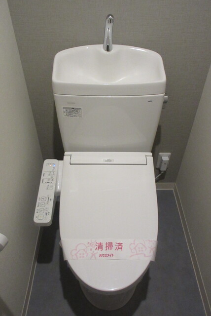 トイレ　温水洗浄便座