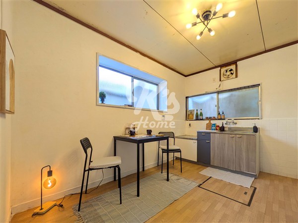 居室・リビング　AIによるステージング画像です