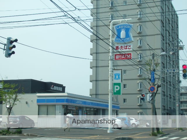 コンビニ　ローソン（コンビニ）まで157m