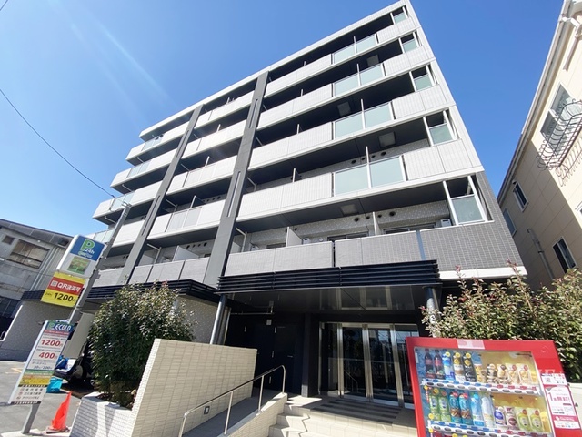 建物外観　タイル張りのきれいな外観です☆