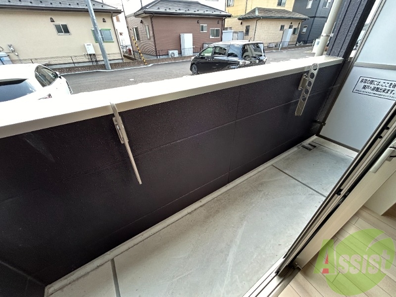 バルコニー　バルコニーは南向きです。暖かい日差しが望めそうですね。