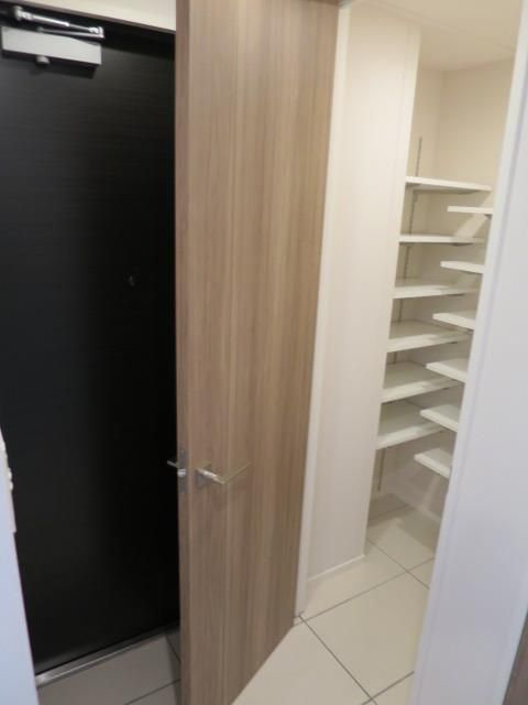 玄関　大きなウォークインクロゼット