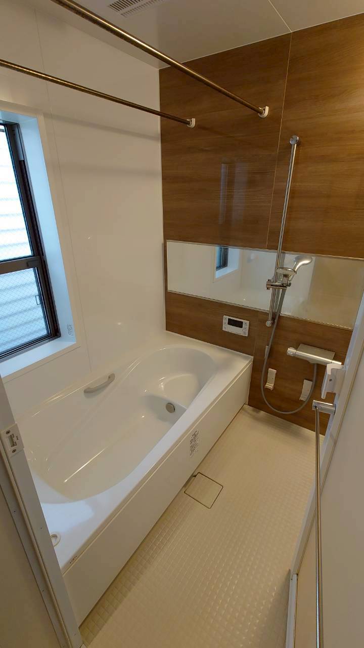 バス・シャワールーム　1階お風呂です。