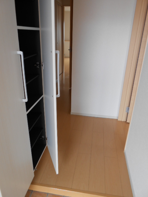 玄関　天井高シューズクローゼット完備