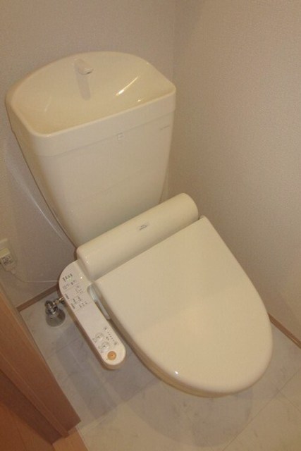 トイレ　ウォシュレット御座います。