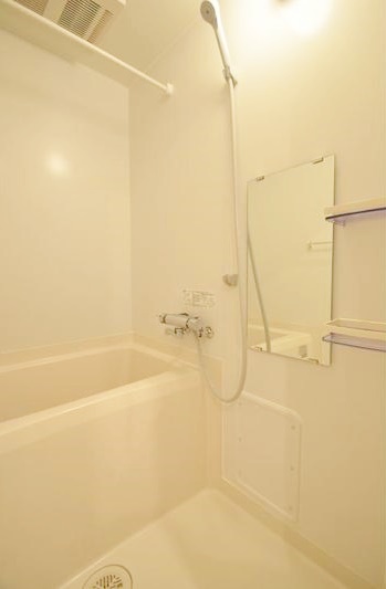 バス・シャワールーム　雨の日でも安心の浴室乾燥機付きです♪