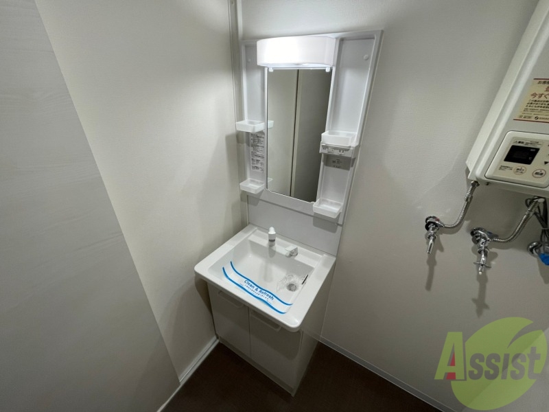 洗面設備　シャンプードレッサー。身支度はここでばっちりですね。