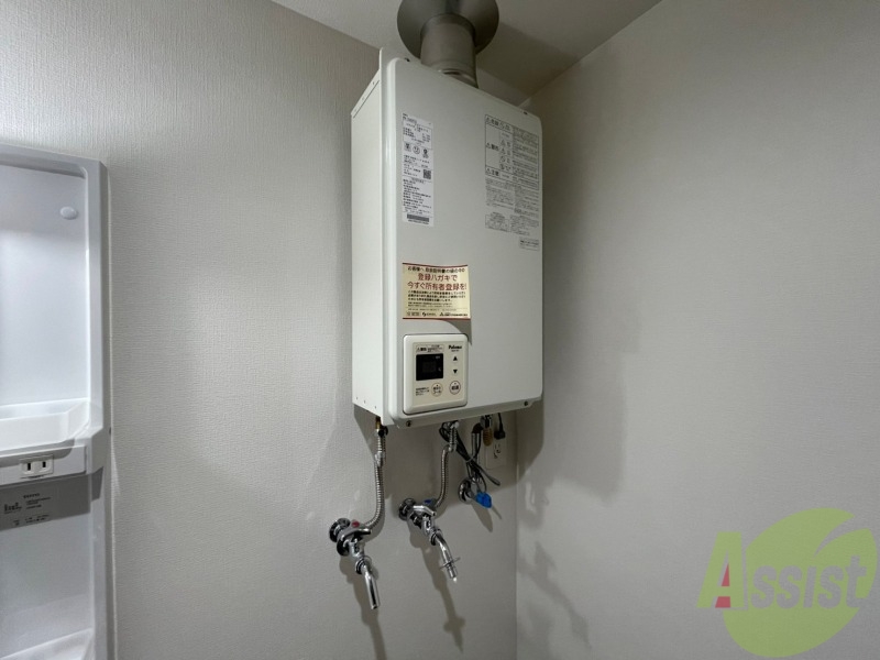 その他設備　給湯器は簡単操作で温度調整ができますよ。