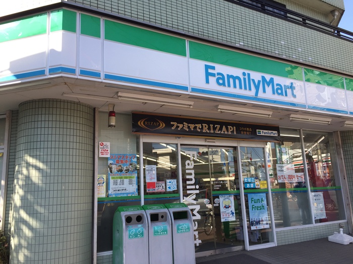 コンビニ　ファミリーマートかねひろ梶ヶ谷店（コンビニ）まで226m