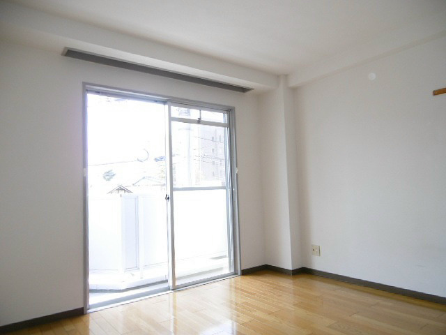 居室・リビング　※写真は　別号室