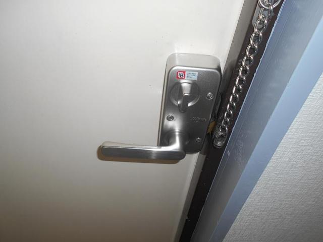 玄関　イメージとして同建物他部屋を表示しています