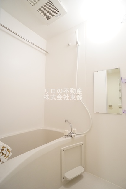 バス・シャワールーム　バスルームは浴槽付なので、ゆったり湯船につかれますね♪